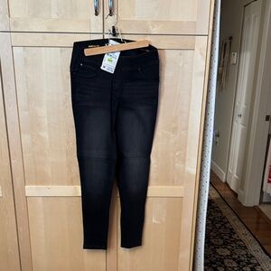 Peter Nygard Women's Dark Wash Skinny Jeans